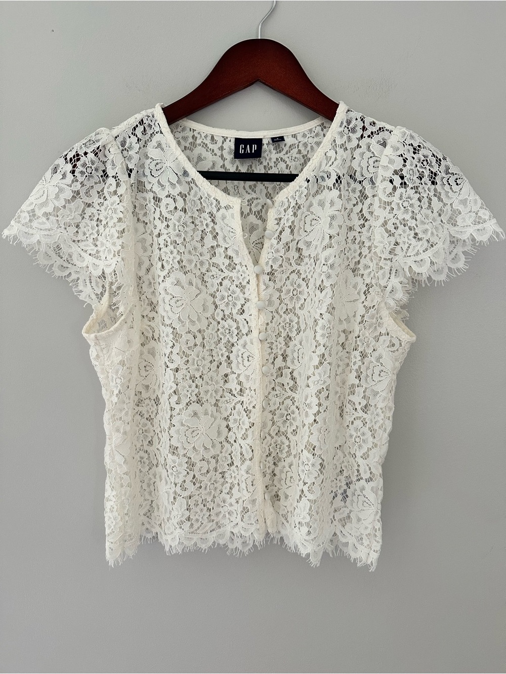 GAP Cream Lace Button-Up Flutter Sleeve Top Feminine Romantic Lightweight Sz SP